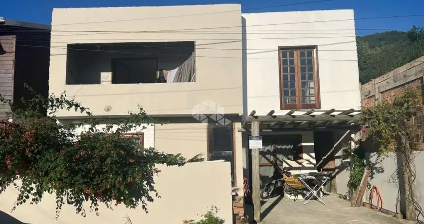 Casa com 3 Quartos e 3 Banheiros no Ribeirão da Ilha em Florianópolis/SC