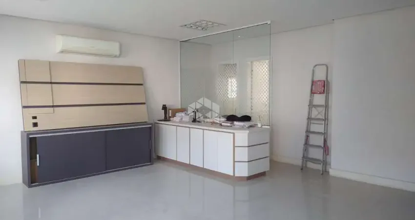 Sala Comercial 46,95m2 Centro Histórico de Poa/Rs c/ banheiro e cozinha separadas, sala ampla e clara!