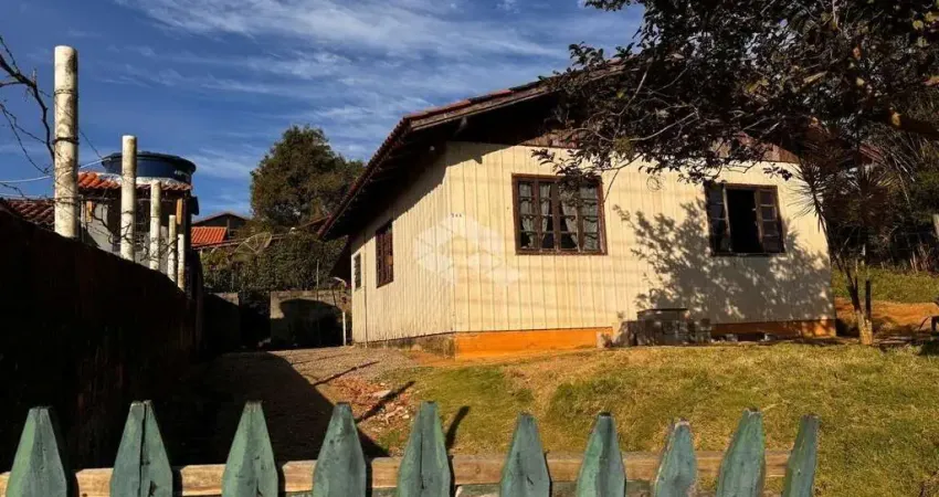 Casa com 2 quartos/dormitórios no bairro Areias do Meio, em Governador Celso Ramos - SC
