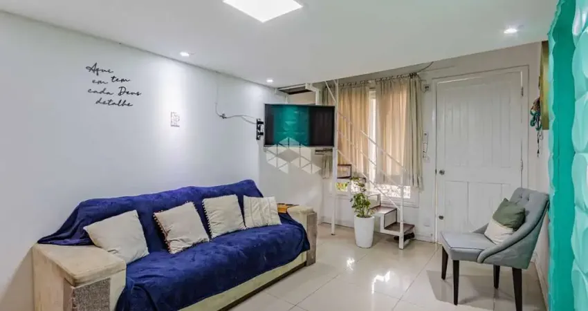 Casa em condomínio 3 dormitórios, living 2 ambientes, sala de estar, jantar e cozinha, 2 vagas de garagem, a venda