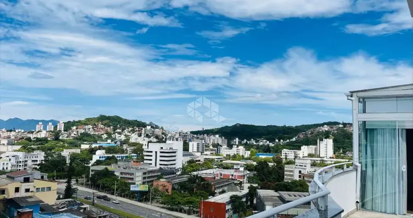 COBERTURA À VENDA 2 QUARTOS (SENDO 1 SUÍTE) + 1 ESCRITÓRIO -  2 VAGAS DE GARAGEM E VISTA PANORÂMICA EM FLORIANÓPOLIS - A 50 M DA UFSC