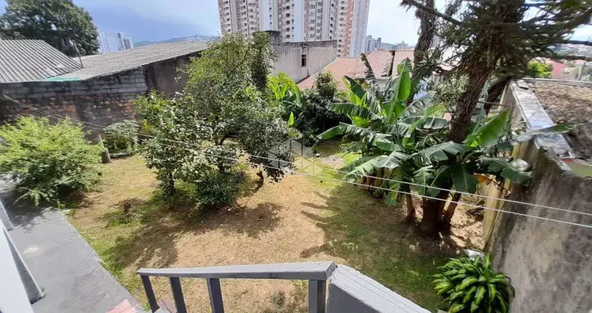 Casa com 3 quartos/dormitórios no bairro Barreiros, em São José- SC