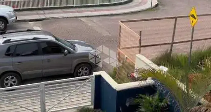 Casa sobrado com 2 suítes em são joão do rio vermelho, florianópolis-sc