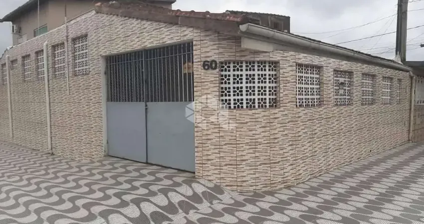 Casa p/ venda 02 dorms. amplos cômodos na zona 02 da tupi. praia grande sp.