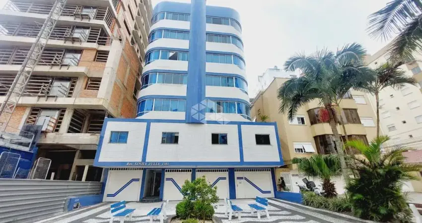 Apartamento 01 dormitório, mobiliado, próximo a praça flávio boianovski, em capão da canoa/rs.