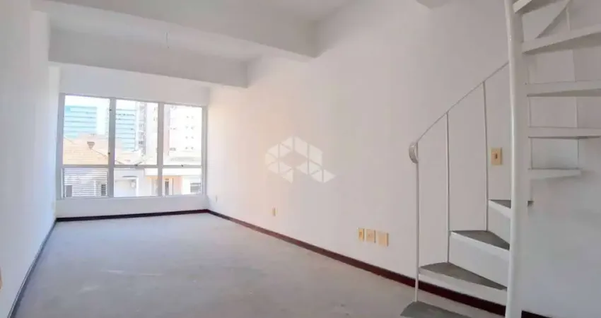 Sala comercial duplex, com terraço privativo, no bairro bom fim, junto a redenção