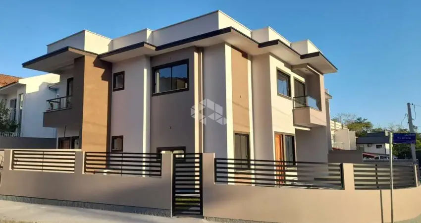 Casa de esquina com 3 quartos/dormitórios no bairro potecas, em são josé - sc