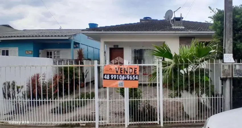 Casa com 2 dormitórios semimobiliada no rio vermelho - florianópolis