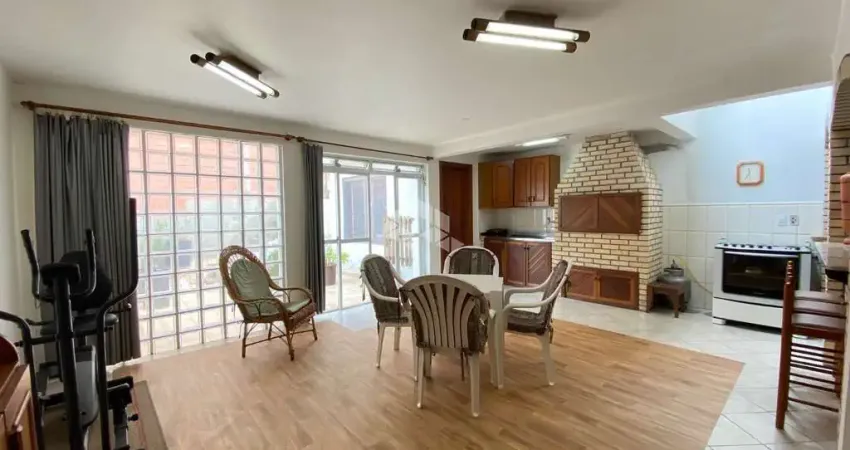 Excelente casa em condomínio fechado, na zona sul de porto alegre.