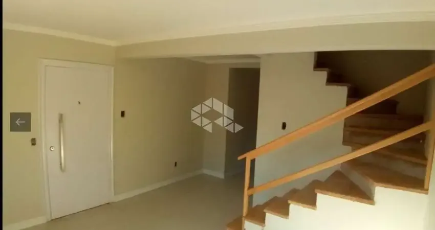 Casa em condomínio com 3 dorm e 1 suíte, e pátio com churrasqueira