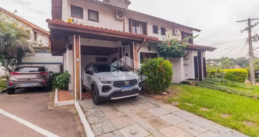 Excelente casa em condomínio fechado, na zona sul de porto alegre.