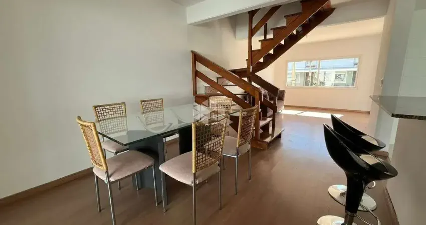 Casa/sobrado em condomínio fechado com 3 dormitórios, 1 suíte, garagem e pátio no bairro hípica