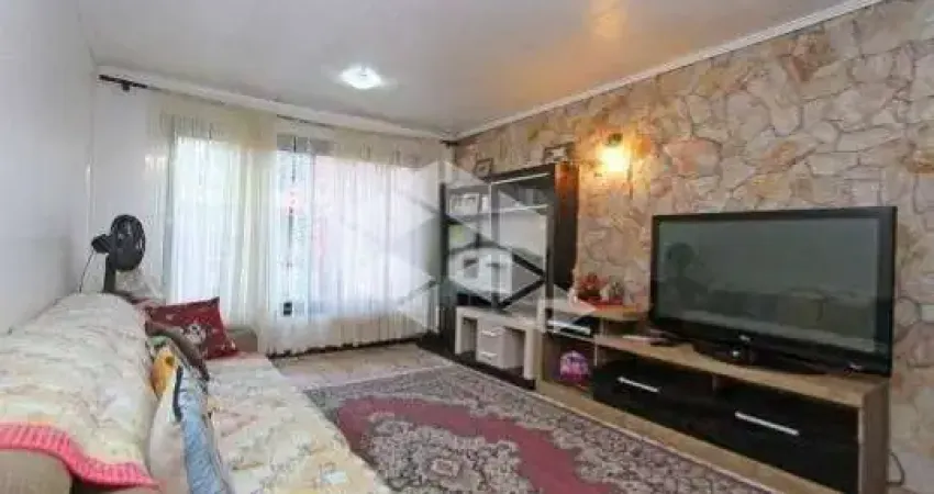 Casa no bairro medianeira, no alto da r. clemente pinto, 3 dormitórios, sendo 1 suíte e lareira