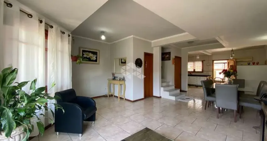 Casa com 3 dormitórios, sendo 1 suíte com sacada e bom pátio no jardim itú!