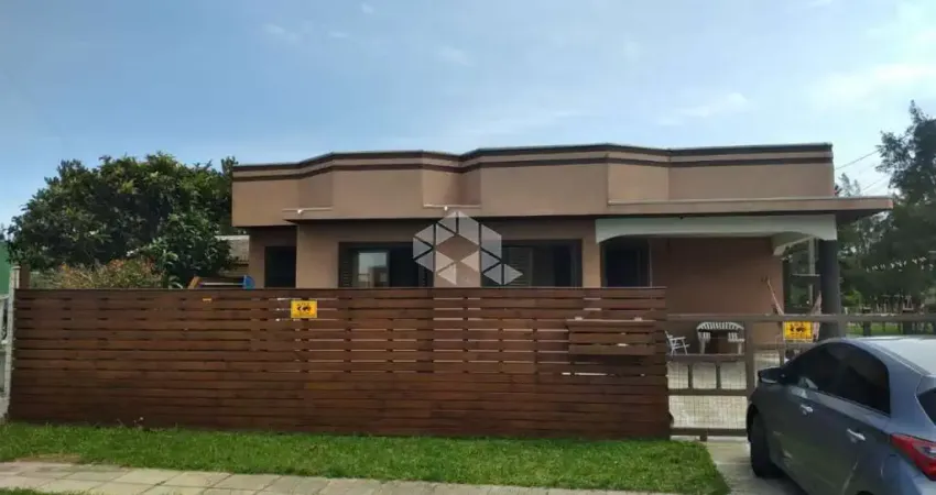 Casa com 2 quartos à venda na Atlântica, 1589, Centro, Tramandaí