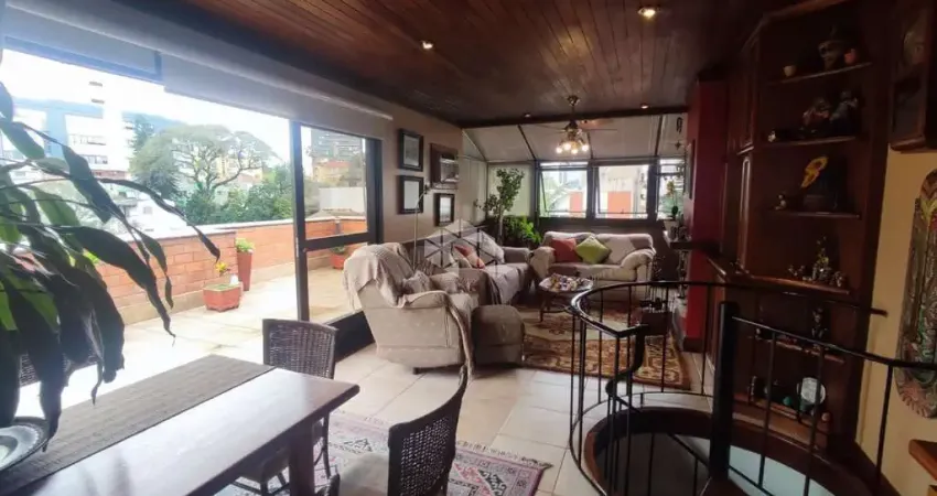 Cobertura 3 dormitórios, 1 suíte, 2 vagas escrituradas, bairro Petrópolis