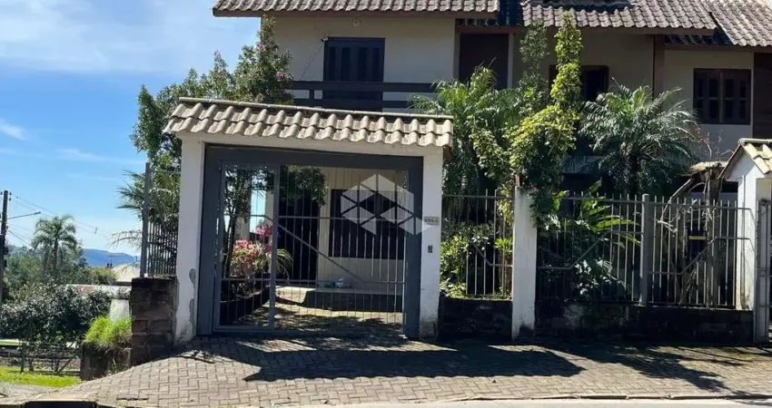 Sobrado com 2 quartos/dormitórios na av. germânia em nova petrópolis