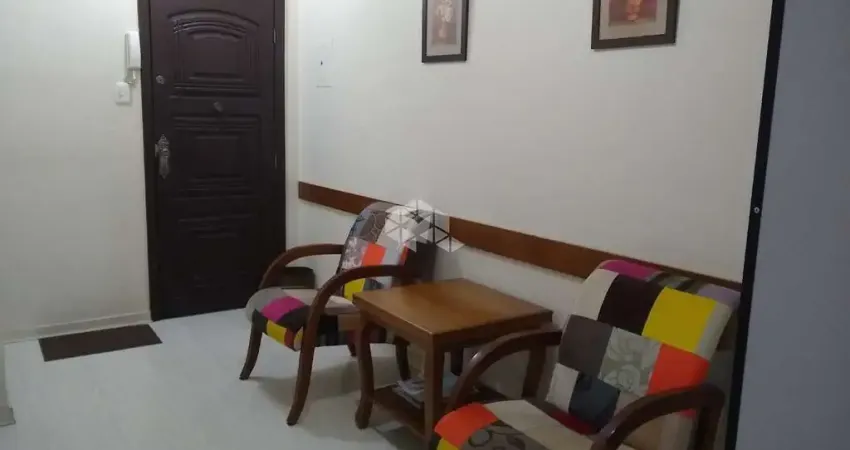 Sala comercial, ou 1 quarto, andar alto no centro histórico.