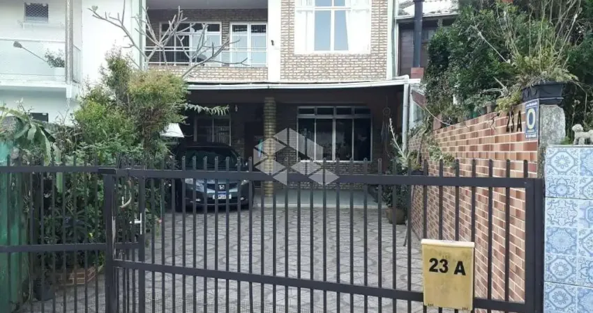 Casa à venda pé na areia em florianópolis | 3 quartos (1 suíte) | vista para o mar