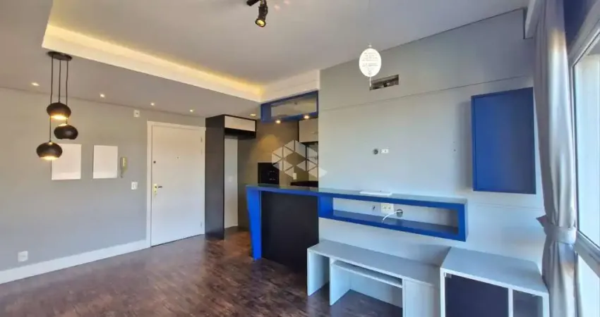 Apartamento semi mobiliado de 2 dormitórios com suíte e 3 vagas de garagem no bairro passo da areia