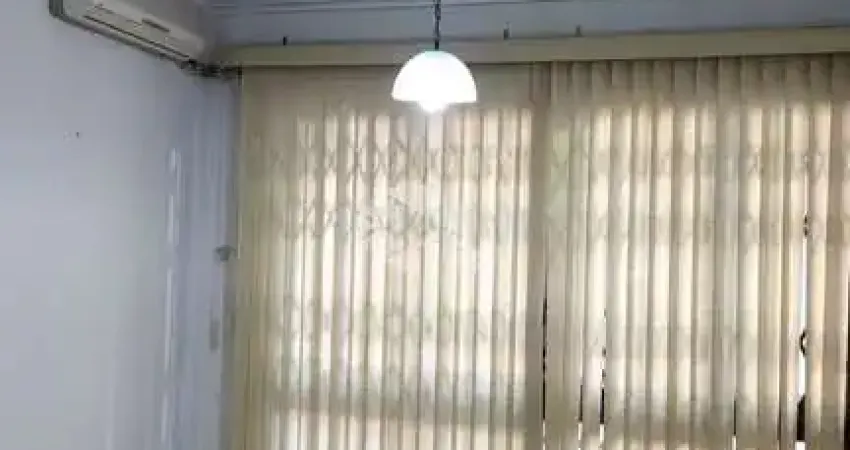 Apartamento de 2 dormitórios, sacada, 1 vaga de estacionamento no bairro azenha.