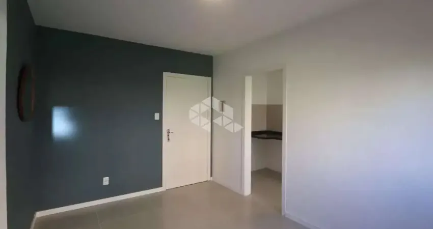 Apartamento reformado, com 3 dormitórios , sala cozinha ampla área de serviço, banheiro e vaga de estacionamento