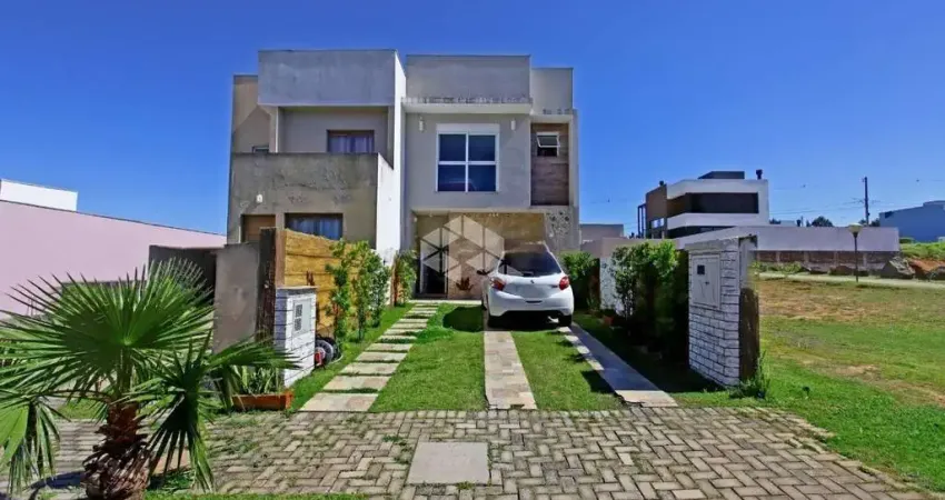 Casa em condomínio com 105m² de área privativa, 3 dormitórios e pátio com piscina proximo a av. ipiranga