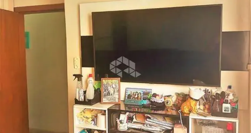 Apartamento térreo para comprar na azenha com 2 quartos e pátio privativo