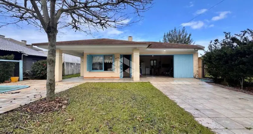 Casa 3 dormitórios com piscina e 2 vagas na praia do remanso em xangri-lá