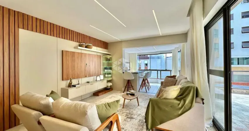 Apartamento com 3 dormitórios sendo 1 suíte, no centro próximo ao mar com terraço!!