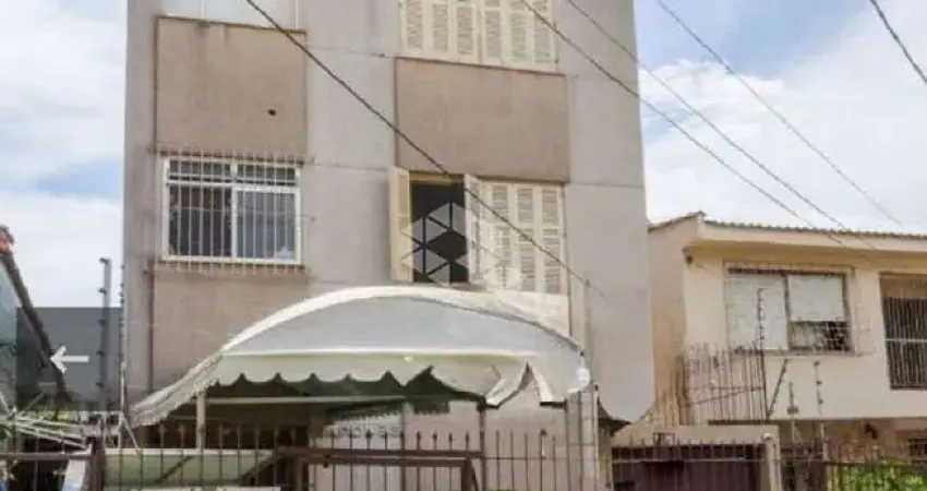 Cobertura a venda no bairro santo antônio. dois dormitórios, dois banheiros.