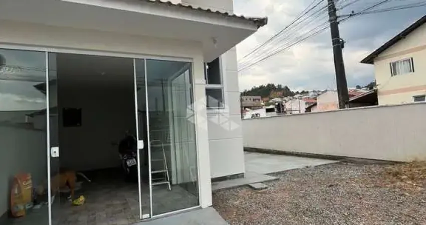 Casa sobrado de 2 dormitorios no bairrobela vista-palhoça/sc