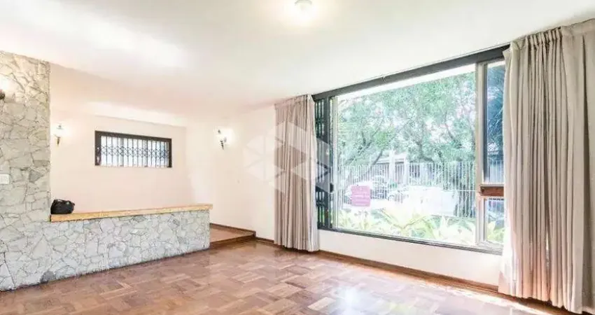 Sobrado a venda com 3 quartos, 1 suíte e garagem para 3 carros, na vila madalena