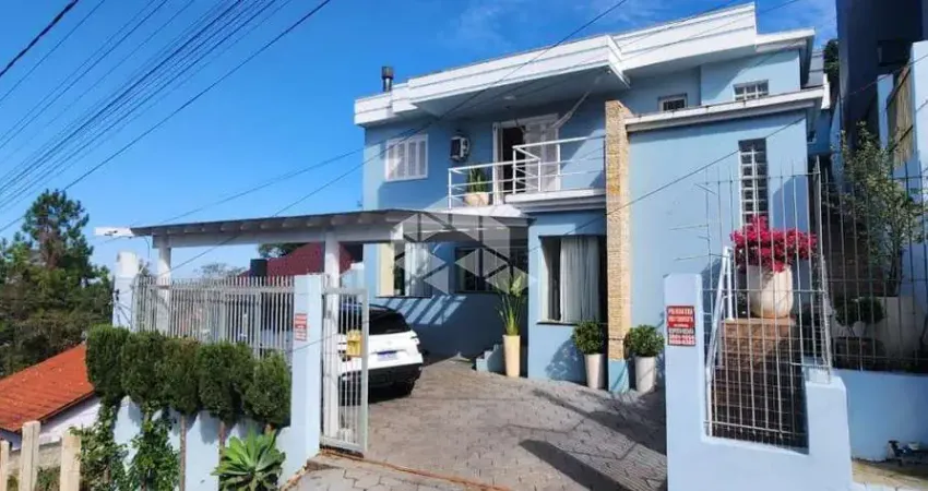 Residência com excelente padrão de acabamentos em estância velha