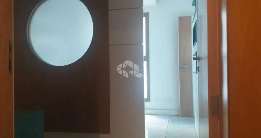 Sala a venda na Moinhos de Vento com entrada/saída independente.