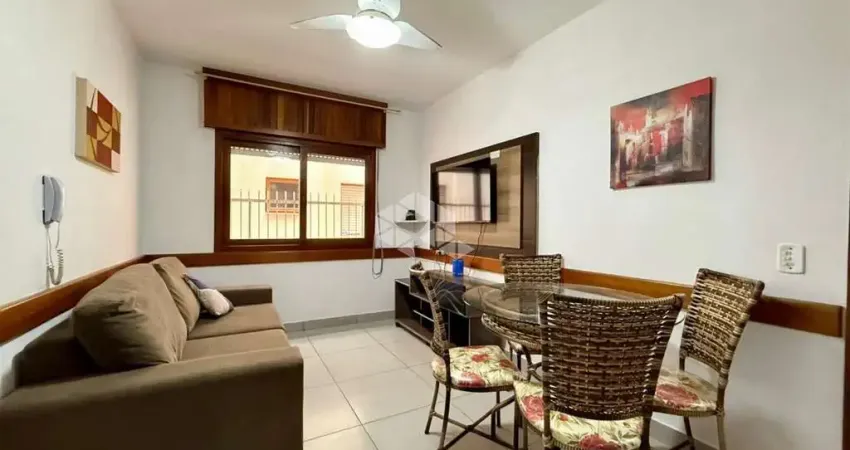 Apartamento de 1 dormitório mobiliado com box/vaga de garagem no Centro de Capão da Canoa