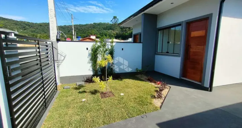 Casa geminada com 2 dormitórios, sendo 1 suíte, 1 vagas descoberta e 55m² para vender por r$ 395.000,00