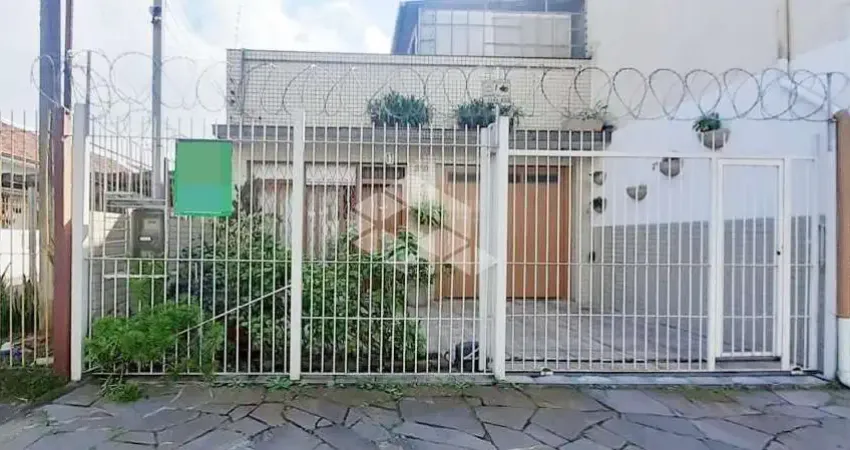 Casa de 02 dormitórios e 02 vagas com 102m² no bairro Santa Maria Goretti
