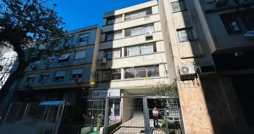 Apartamento de 3 dormitorios suíte frente, garagem, com 152 metros privativos.