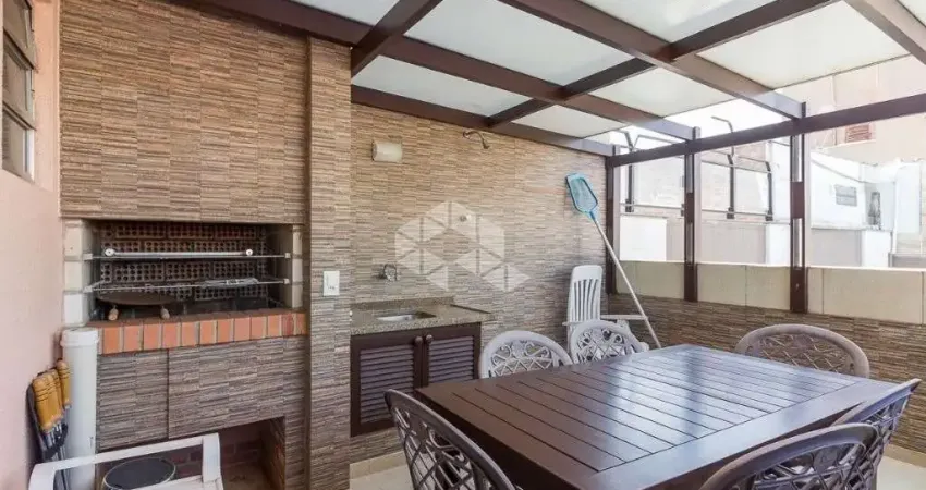 Cobertura com 2 dormitórios, no bairro Menino Deus, em Porto Alegre.