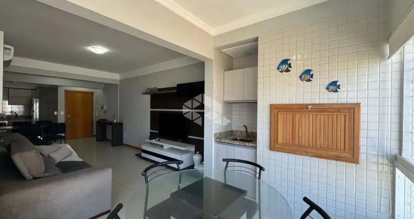 Apartamento de 2 dormitórios mobiliado com sacada, churrasqueira e box/vaga de garagem no bairro Navegantes em Capão da Canoa