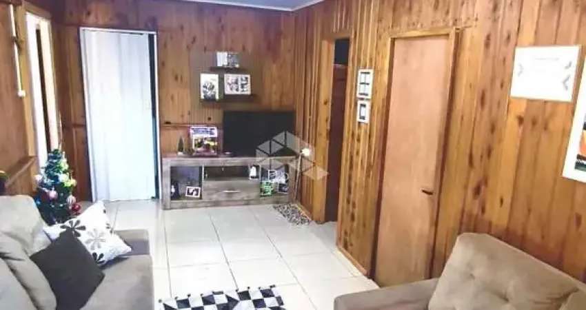 Casa de 2 dormitórios com vaga coberta no bairro Olaria em Canoas