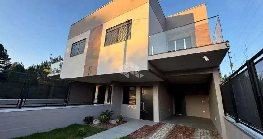 Casa Sobrado com piscina de 168m2, dispondo de 03 dormitórios, sendo uma suíte.