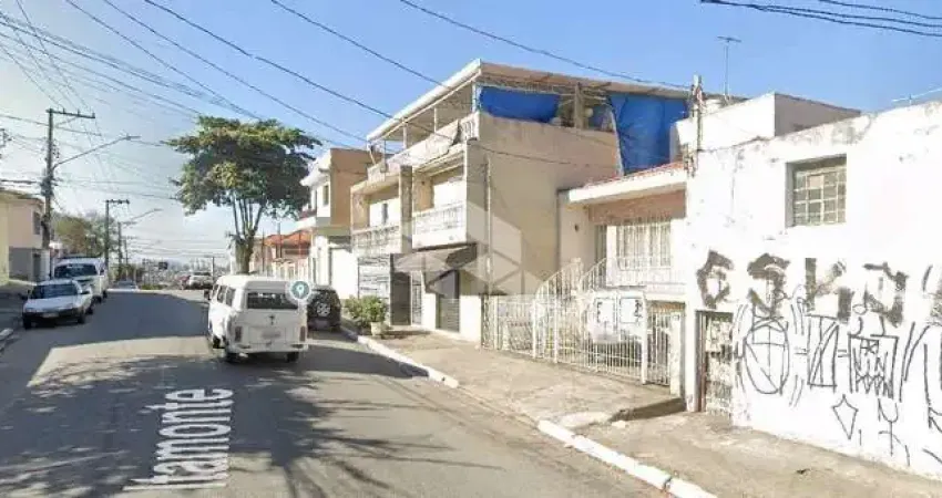 Terreno com um pequeno declive para venda no bairro da Vila Medeiros