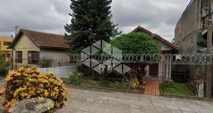 Vende -se terreno com 1 casa em ótima localização no bairro jardim floresta.