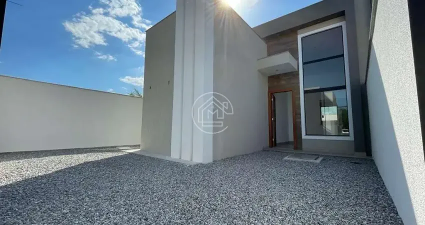 Linda casa desocupada à venda no bairro Atlântica, Rio das Ostras.