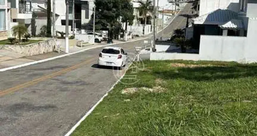 Terreno à venda com 503 m² em condomínio clube completo