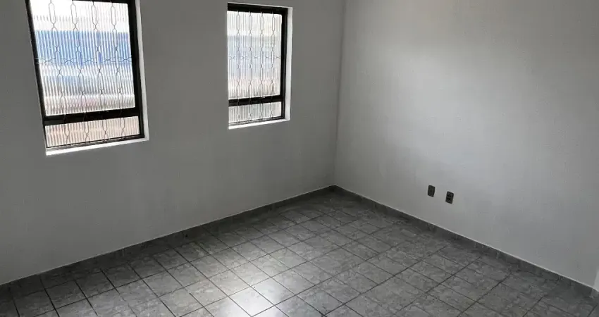Casa com 3 quartos à venda na Rua Capitão Raul Fagundes, Monte Castelo, São José dos Campos