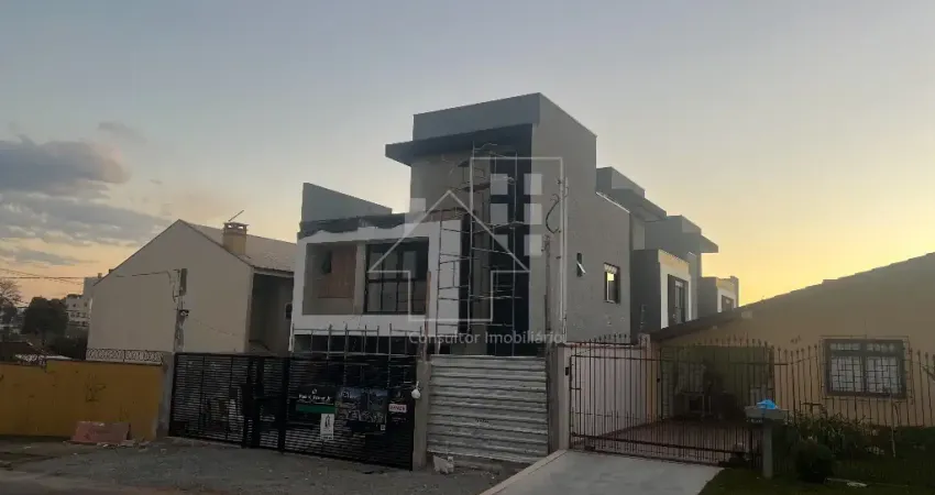 Sobrado triplex com 3 quartos com suíte com 134 m² privativos no bairro Novo Mundo Curitiba