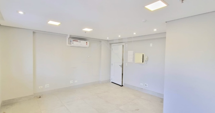 Sala comercial de 28,62 m² privativos com vaga de garagem no centro Curitiba